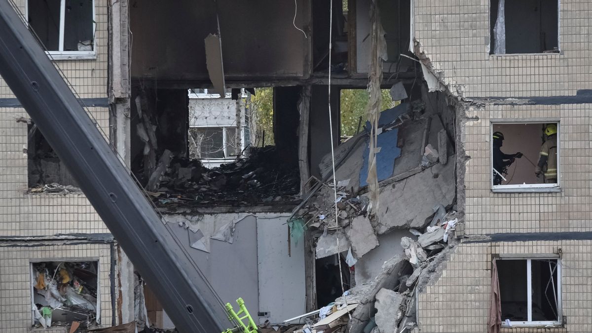 Rusko podniklo masivní úder na Ukrajinu, v Dnipru po zásahu domu zemřeli lidé